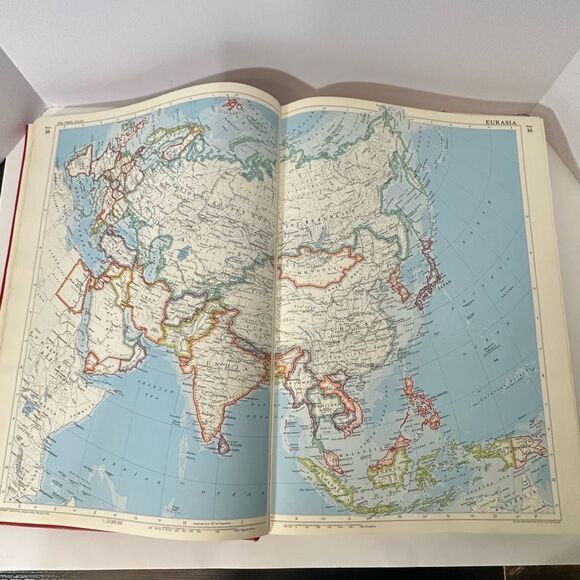 The Times Atlas of the World Comprehensive Edition Hard Cover 1967 - Picture 14 of 15